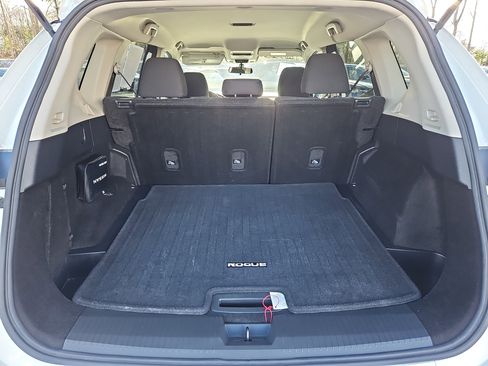 Used 2024 Nissan Rogue S image 28