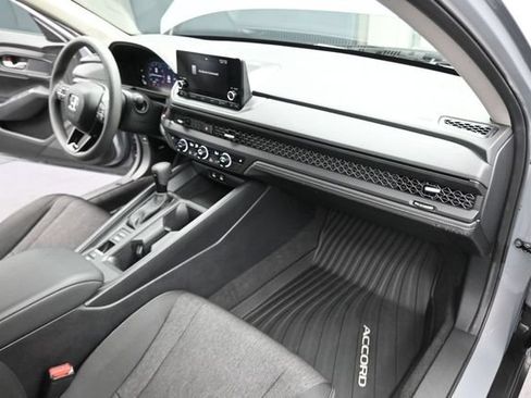 Certified 2025 Honda Accord SE image 22