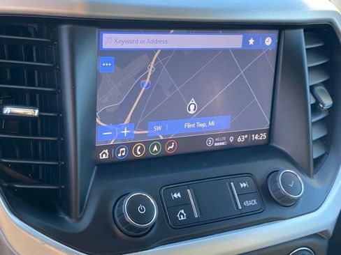 Certified 2023 GMC Acadia SLT image 10