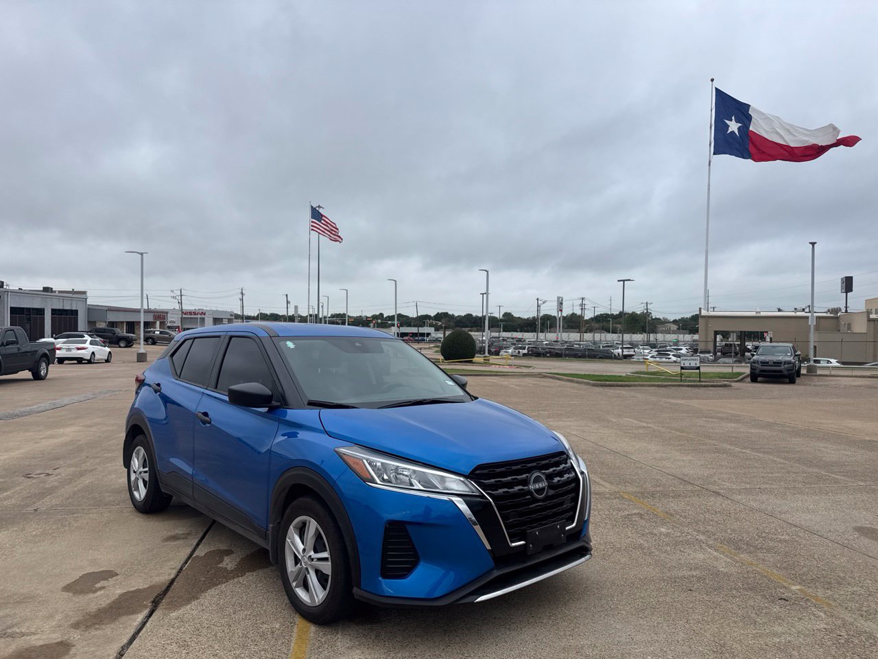 Used 2025 Nissan Kicks Play S FWD image 3