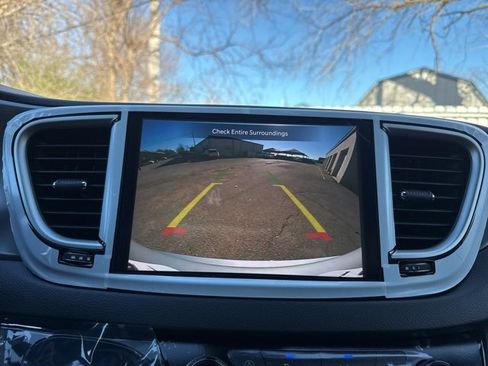 New 2026 Chrysler Voyager LX image 18