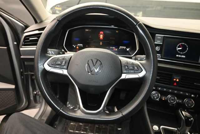 Used 2024 Volkswagen Jetta SE FWD image 15