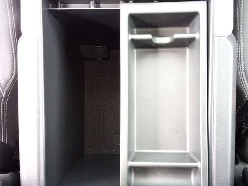 Certified 2024 Nissan Titan SV w/ SV Convenience Package image 27