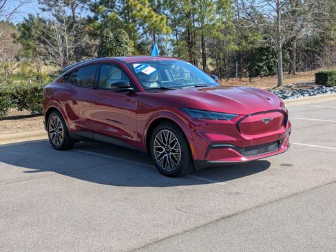 Certified 2025 Ford Mustang Mach-E Premium image 1