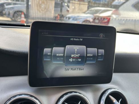 Used 2017 Mercedes-Benz GLA 250 4MATIC image 23