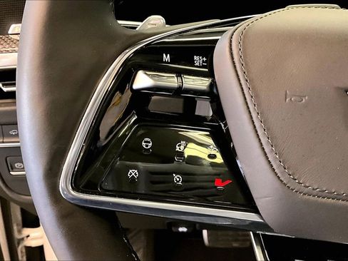 Used 2025 Cadillac Escalade V image 11