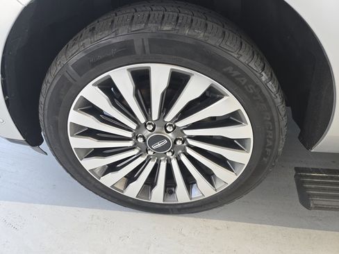 Used 2019 Lincoln Navigator Reserve image 7