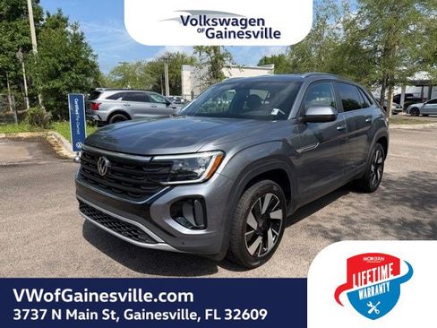 Used 2025 Volkswagen Atlas Cross Sport SE AWD/4WD image 3