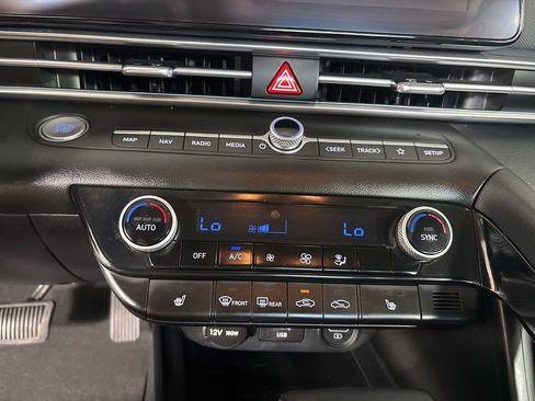 Used 2023 Hyundai Elantra Limited image 17