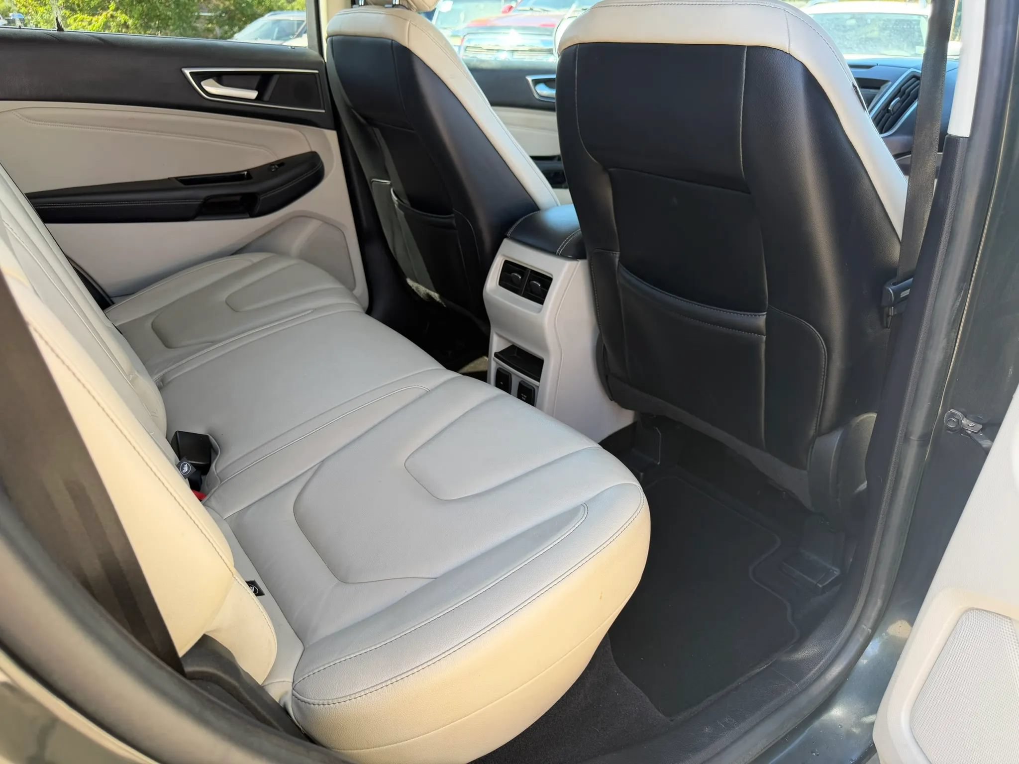 Used 2015 Ford Edge Titanium w/ Technology Package FWD image 17