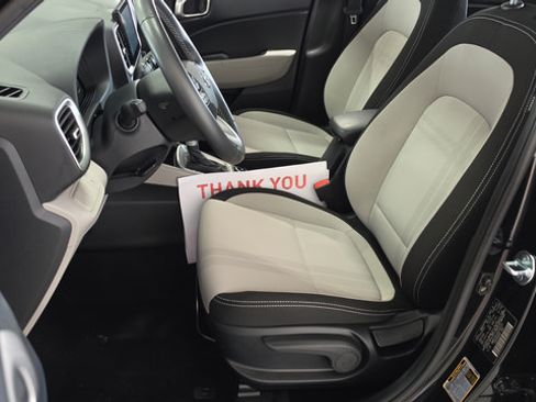 Certified 2025 Hyundai Venue SEL FWD image 9