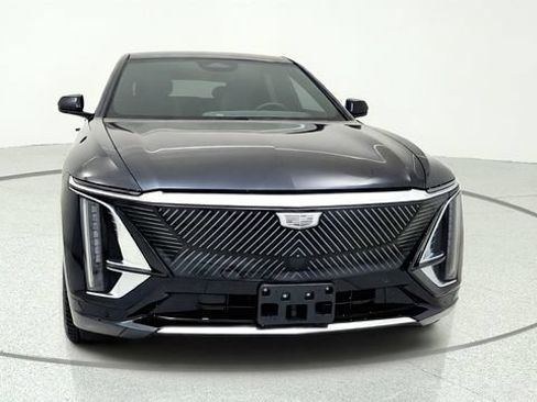 Used 2024 Cadillac Lyriq Tech AWD/4WD image 2