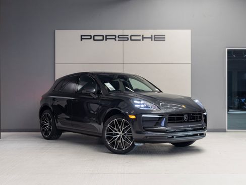Certified 2026 Porsche Macan image 9