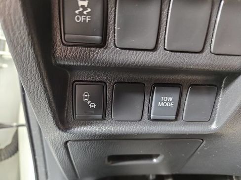 Used 2019 Nissan Pathfinder SV AWD/4WD image 28
