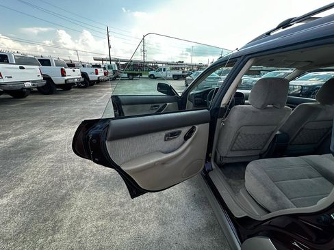 Used 2001 Subaru Outback Wagon AWD/4WD image 18