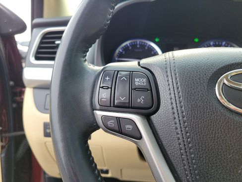 Used 2016 Toyota Highlander XLE AWD/4WD image 22
