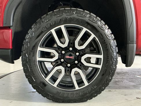 Used 2025 GMC Sierra 1500 AT4 w/ AT4 Premium Package AWD/4WD image 13