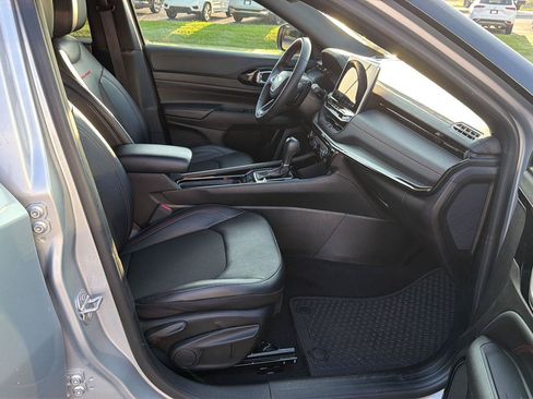 Used 2025 Jeep Compass Trailhawk AWD/4WD image 13