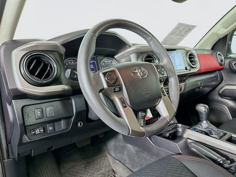 Used 2021 Toyota Tacoma SR5 image 9