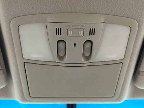 Used 2015 Nissan Quest SL image 30