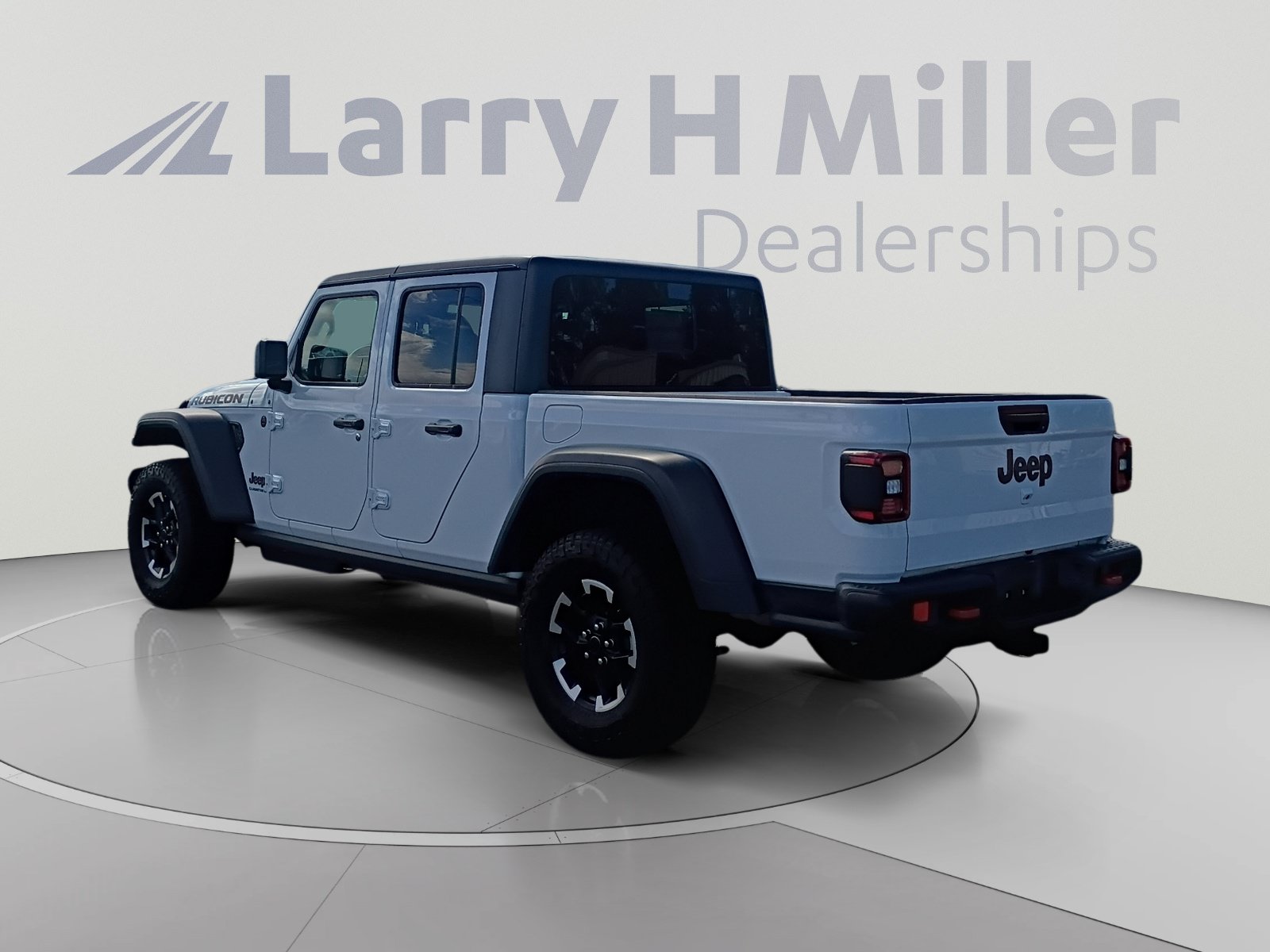 Used 2026 Jeep Gladiator Rubicon w/ Steel Power Dome Hood Package AWD/4WD image 3