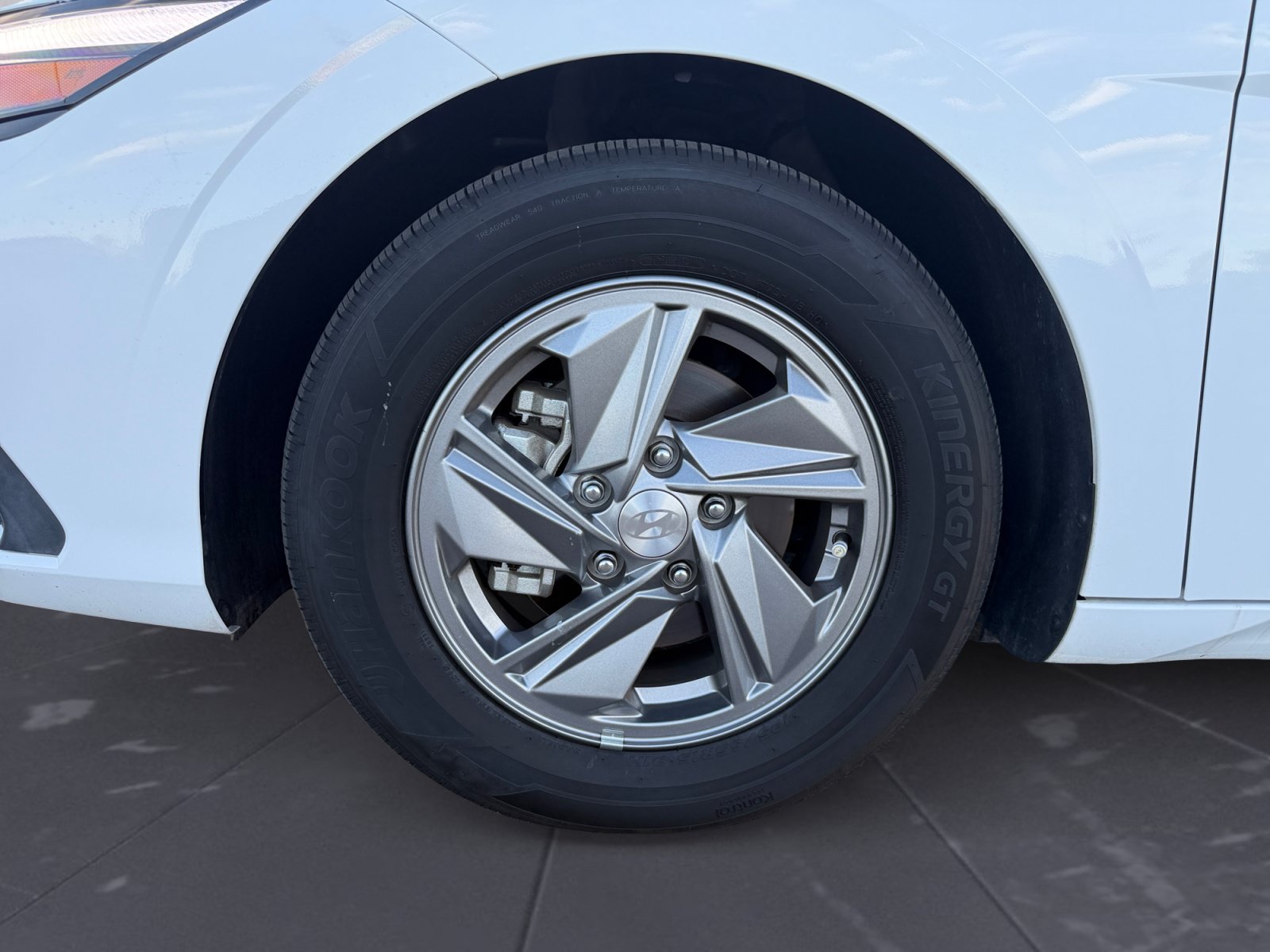 Used 2025 Hyundai Elantra SE FWD image 14