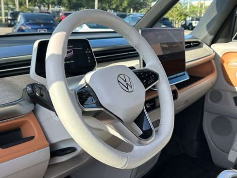 Used 2025 Volkswagen ID. Buzz 1st Edition AWD/4WD image 17