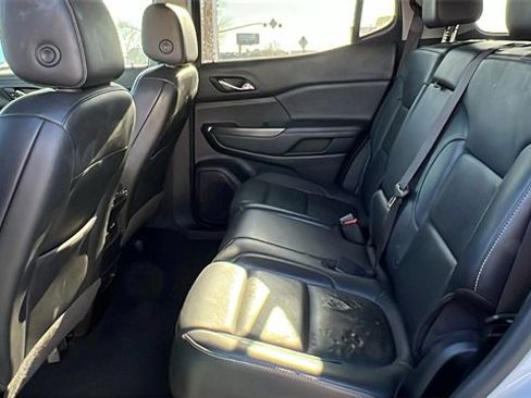 Used 2023 GMC Acadia SLT image 20