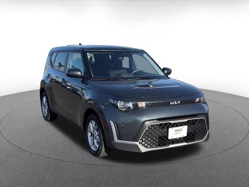 Used 2025 Kia Soul LX w/ LX Technology Package FWD image 3