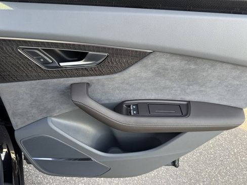 Used 2019 Audi Q8 Prestige image 33
