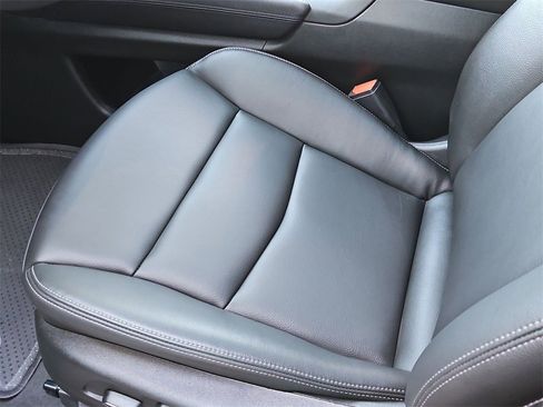 Used 2025 Cadillac XT6 Luxury image 20