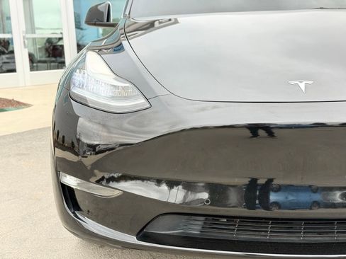 Used 2022 Tesla Model Y Long Range AWD/4WD image 11