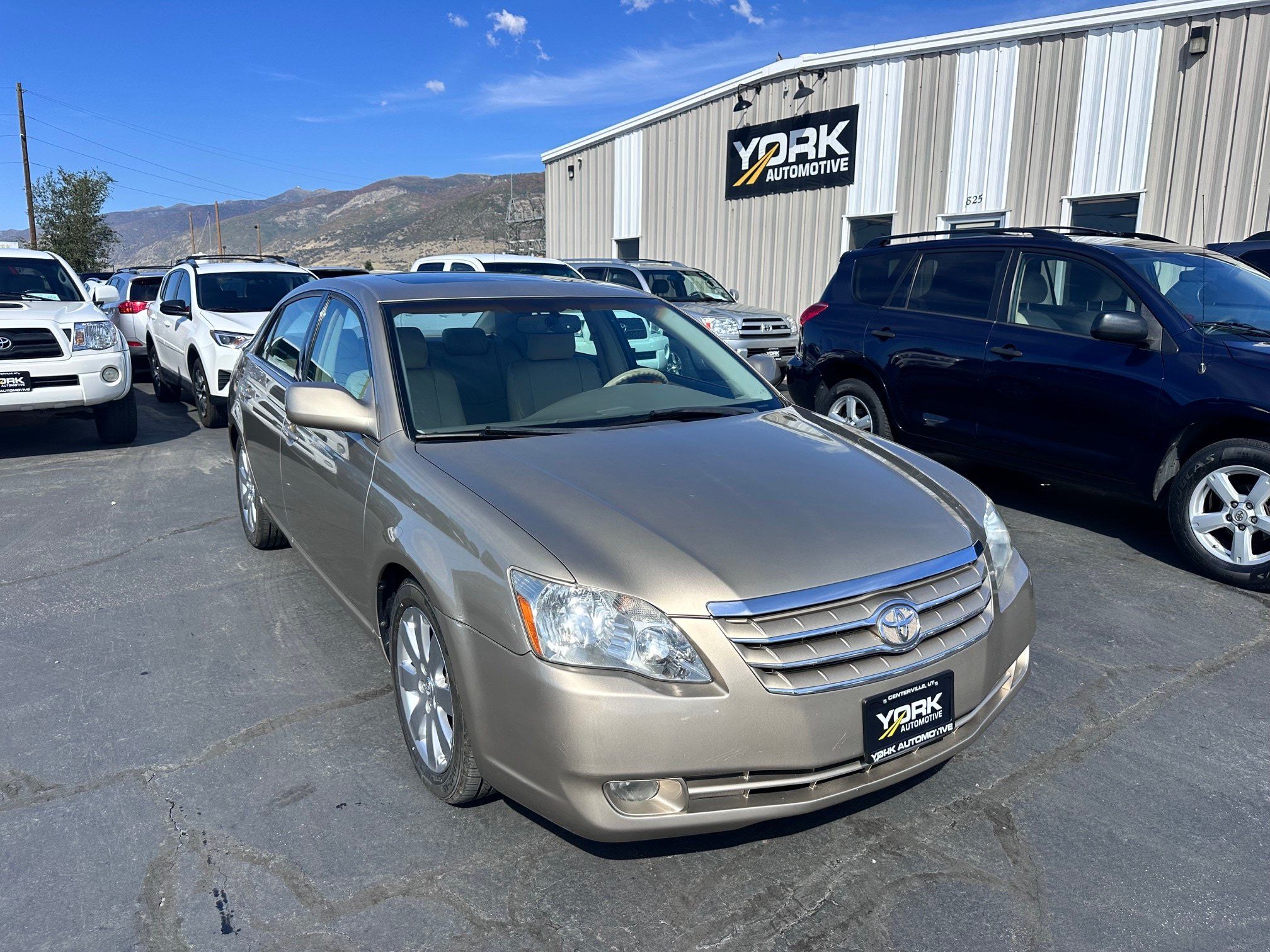Used 2007 Toyota Avalon XLS FWD image 1