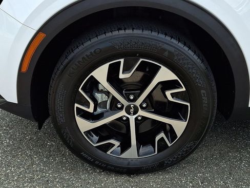 Certified 2023 Kia Sportage EX AWD/4WD image 3