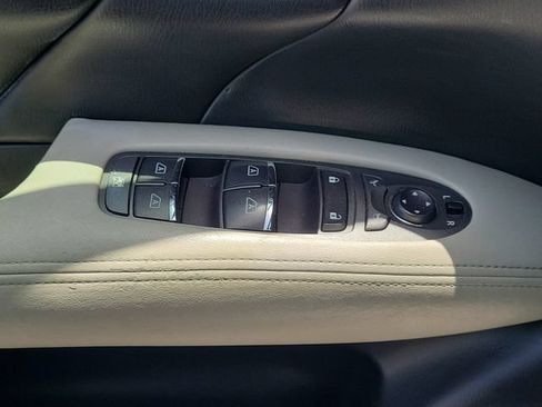 Used 2016 INFINITI Q70 3.7 RWD image 17