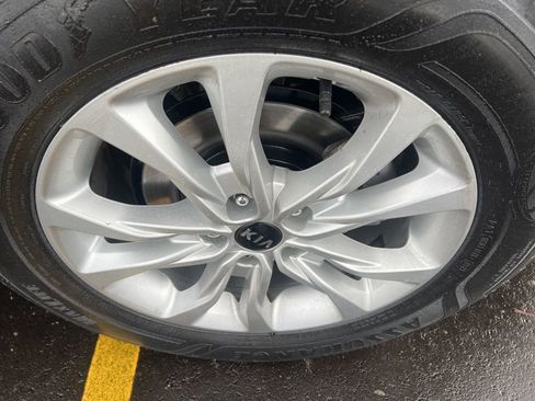 Used 2021 Kia Telluride LX image 42