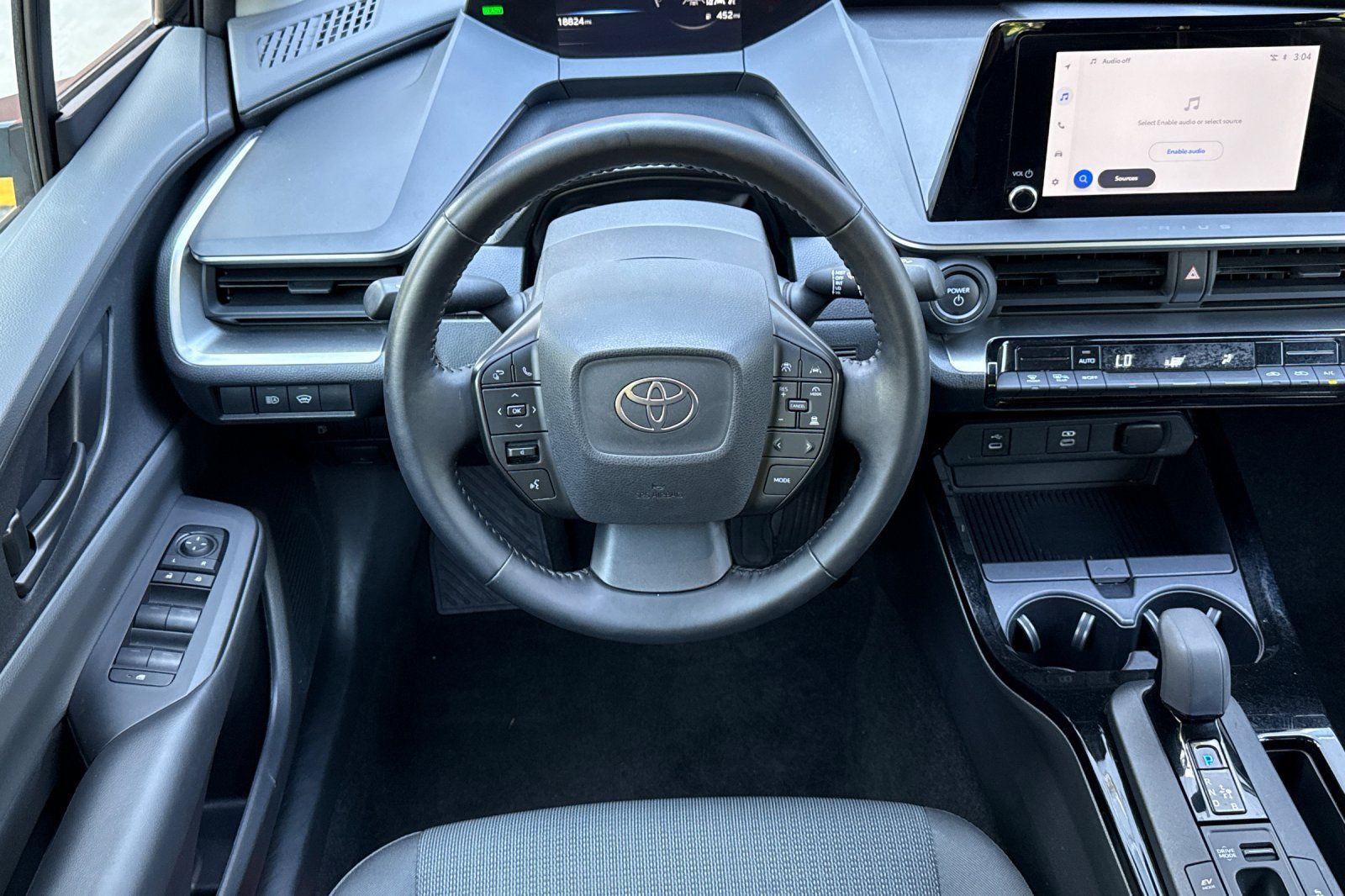 Used 2025 Toyota Prius LE FWD image 17