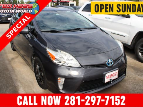 Used 2015 Toyota Prius Four FWD image 1