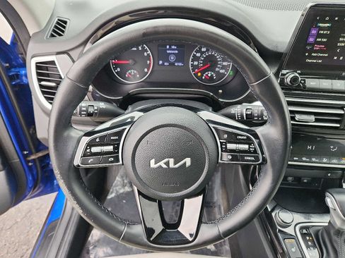 Used 2023 Kia Seltos EX image 19