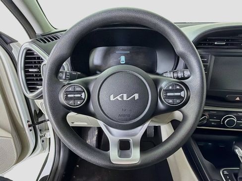 Used 2025 Kia Soul LX w/ LX Technology Package FWD image 15