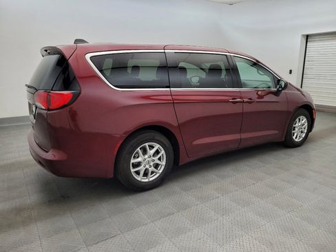 Used 2022 Chrysler Voyager LX FWD image 10