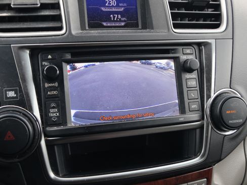 Used 2013 Toyota Highlander Limited image 24