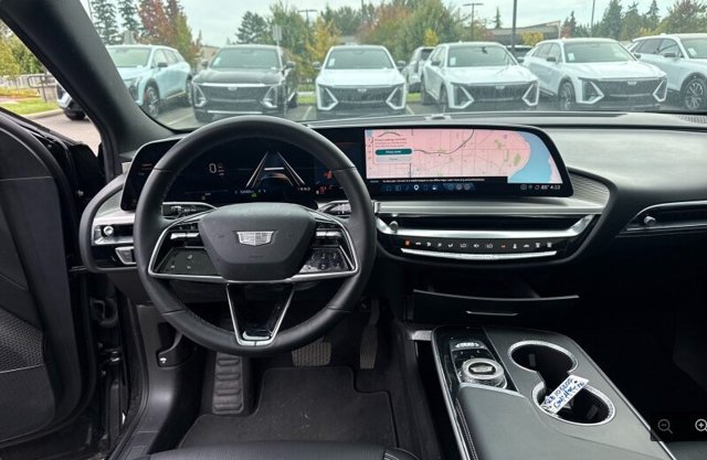 Used 2024 Cadillac Lyriq Sport AWD/4WD image 6