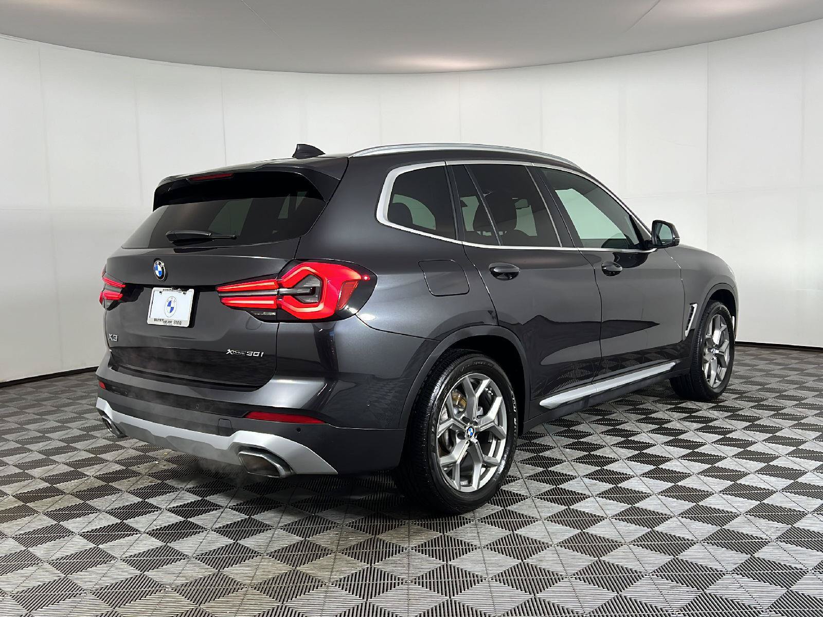 Used 2023 BMW X3 xDrive30i w/ Premium Package AWD/4WD image 5