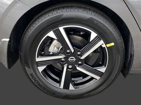 New 2025 Nissan Sentra SV image 7