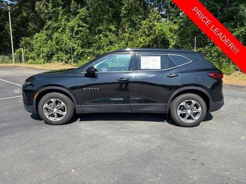 Used 2024 Chevrolet Blazer LT w/ Convenience Package FWD image 2