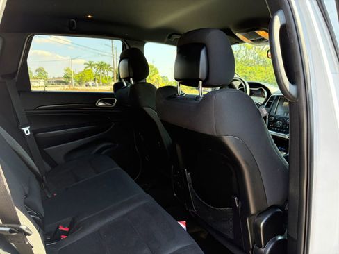 Used 2017 Jeep Grand Cherokee Laredo w/ Quick Order Package 23E image 6