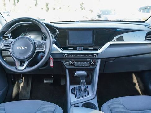 Certified 2022 Kia Niro LX image 13