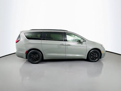 Used 2022 Chrysler Pacifica Touring-L FWD image 8