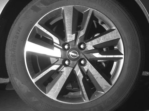 Used 2025 Nissan Versa SV FWD image 13